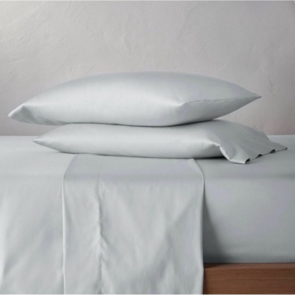 New Casaluna Temperature Regulating Full Solid Sheet Set Light Gray